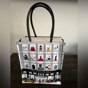 🩷🤍Bloomingdale’s Small Store Front Tote, New.